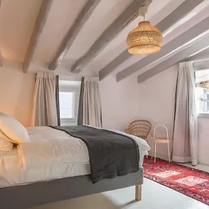 https://can-karlito-rooms.balearic-islands.net
